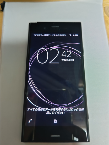 Xperiaシリーズはさんざん開封したので、スピーカーの固定方法とかパネルケーブルコネクターについてる謎カバーとか、すべてが懐かしい。